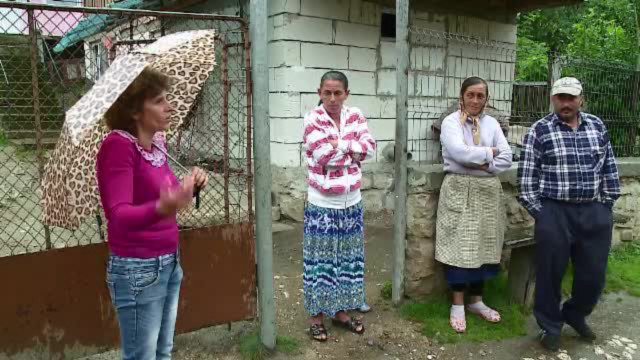 Tanara batuta salbatic cu biciul pentru o datorie de 20 de lei. Consatenii spun ca "si-a cautat-o cu lumanarea"