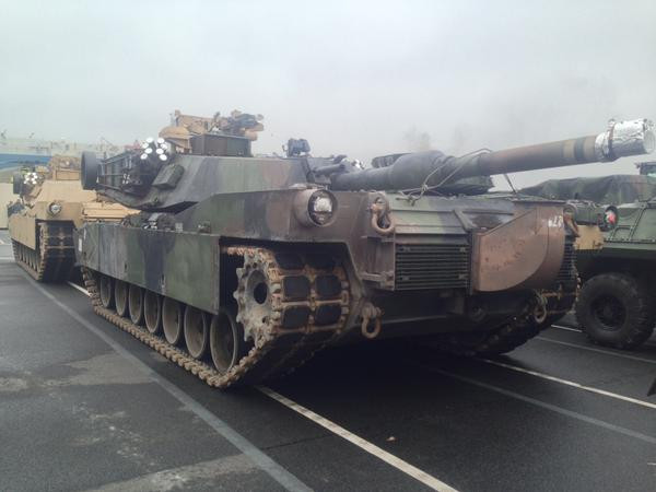 Primele imagini cu blindatele americane care vor apara Romania si Bulgaria. "Aliatii se tem de agresiunea militara a Rusiei"