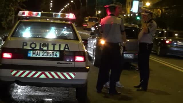 S-a imbatat in club, apoi s-a urcat la volan. Un sofer a facut prapad in Baia Mare, lovind un autobuz si alte 2 masini