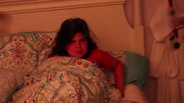 Trebuia sa o traga din pat ca sa mearga la scoala. La ce metoda extrema a decis sa apeleze o mama pentru a-si trezi fiica