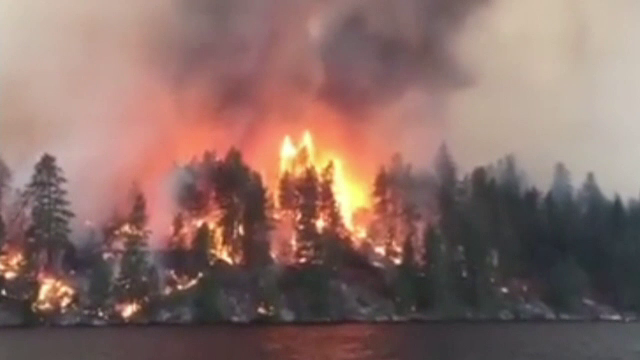 Incendii de amploare in vestul SUA. Peste 100 de focare ard in 10 state, unde sute de mii de hectare au fost distruse