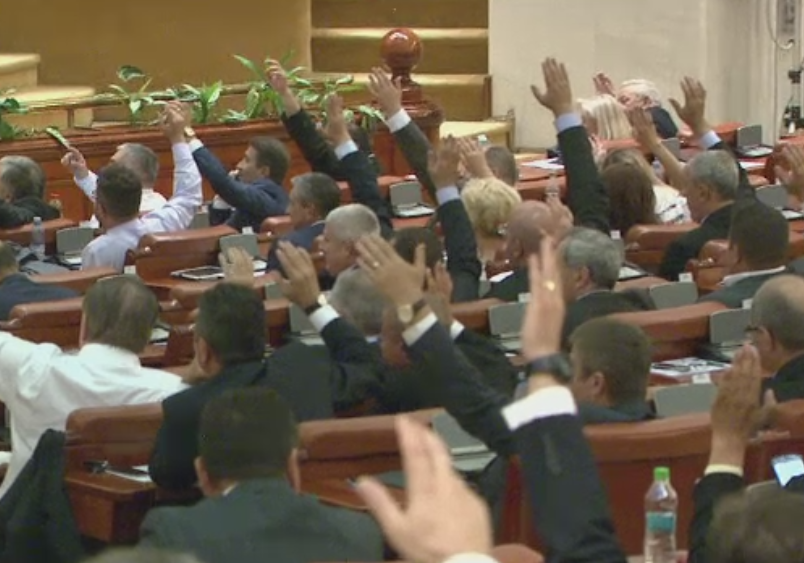 Acord al partidelor pe Codul Fiscal. Dragnea: TVA de 20% in 2016, 19% din 2017. Ce se va intampla cu supraacciza pe carburant