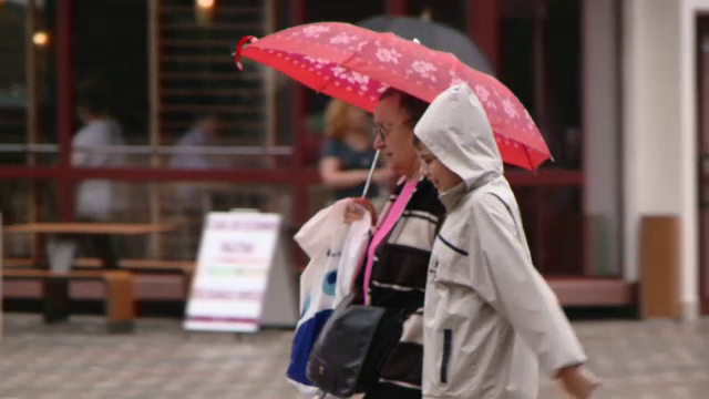 Vreme de toamna, cu ploaie si nori in majoritatea regiunilor tarii. De marti, termometrele ajung si la 30 de grade