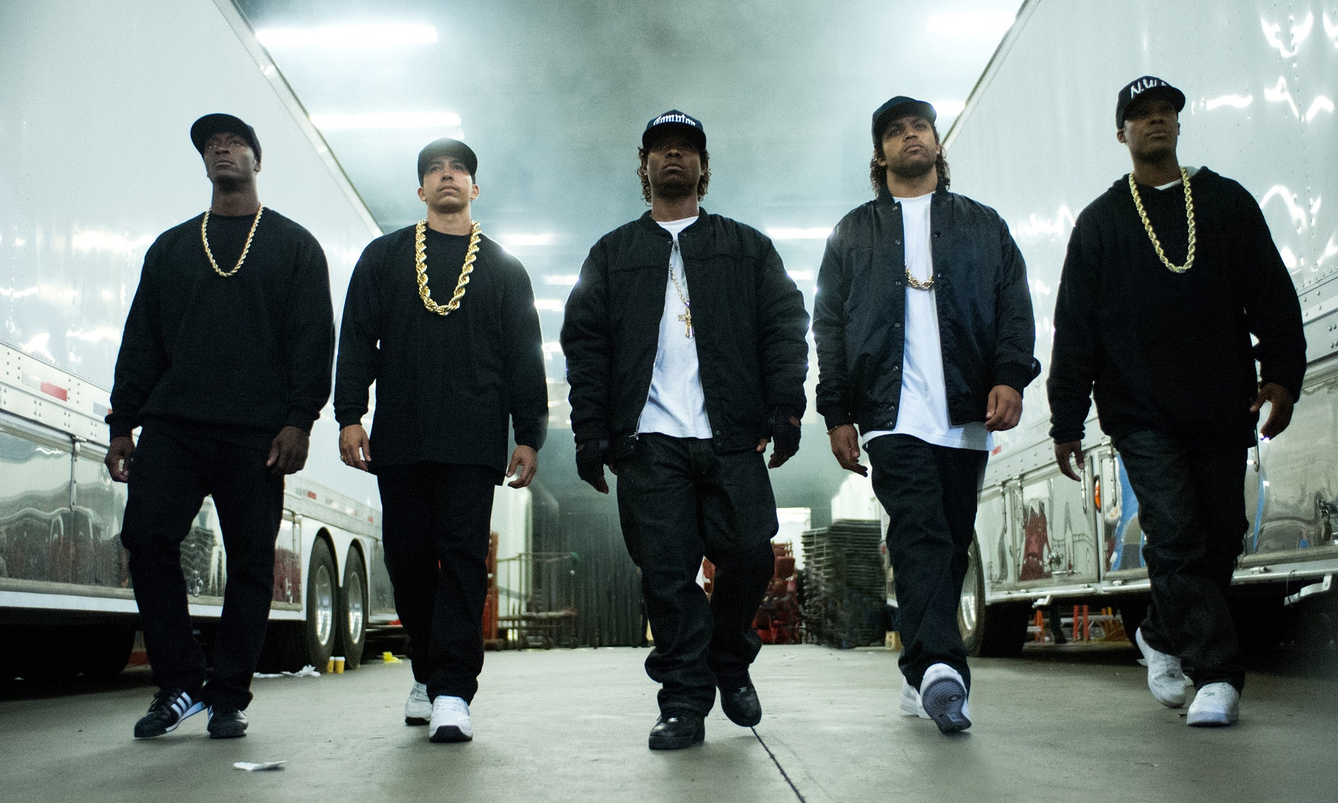 "Straight Outta Compton", filmul lui Dr. Dre si Ice Cube care sparge recorduri in SUA. Ce detalii nu au fost incluse in film