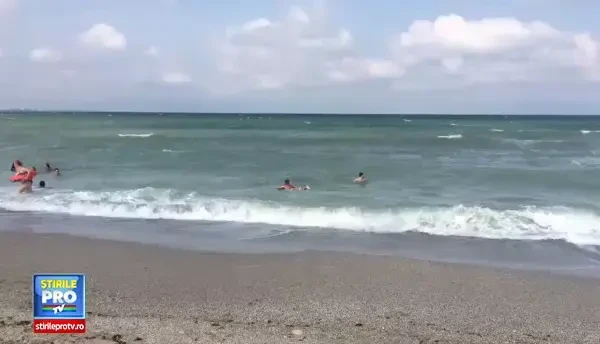 Oamenii nu si-au putut lua ochii de pe el. Cum a fost filmat un barbat pe plaja din Vama Veche