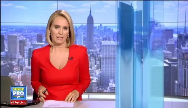 Noua atractie turistica din New York. Vizitatorii din Times Square se pot fotografia cu tinere topless, pictate pe bust