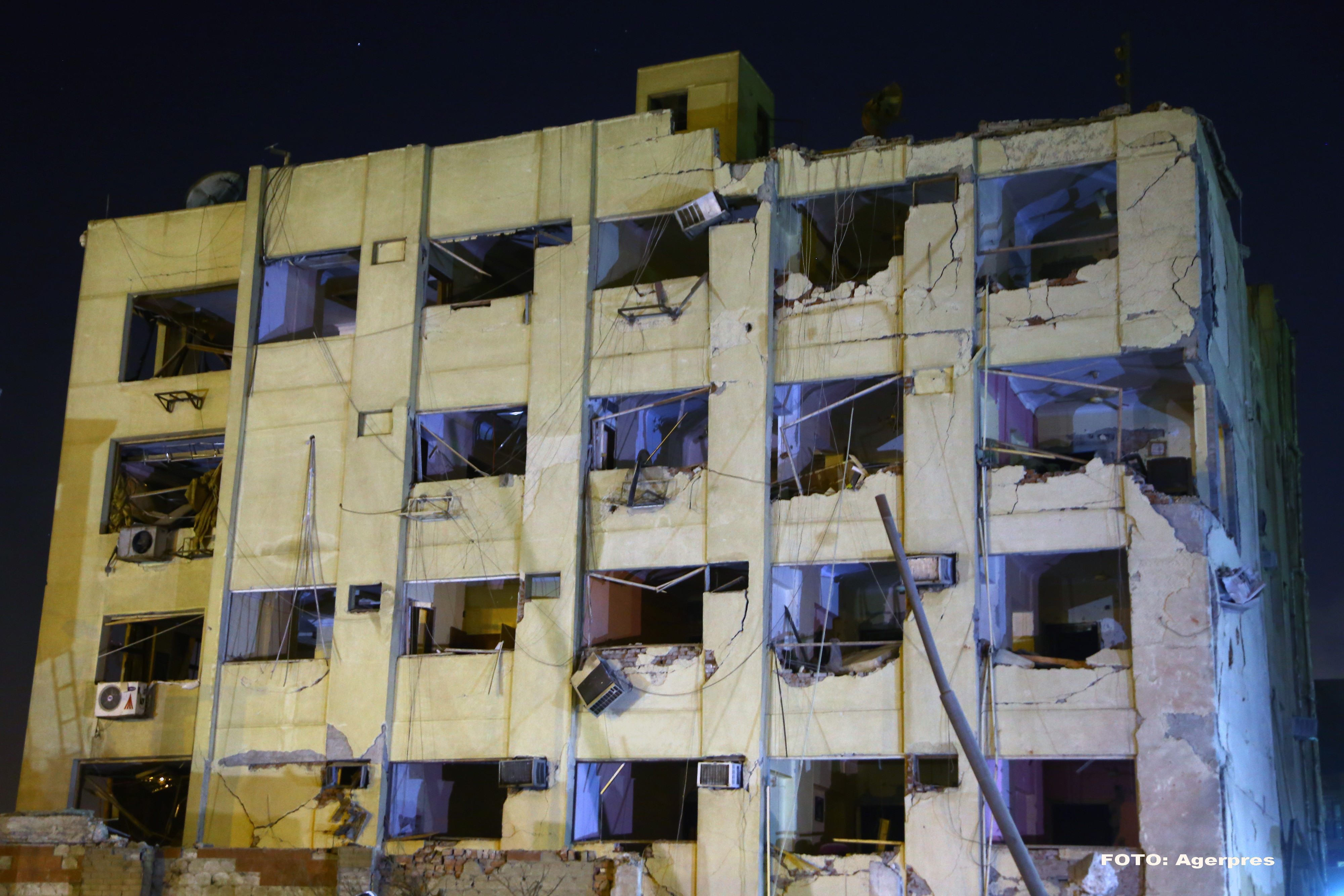 Egiptul, terorizat de Statului Islamic. 6 politisti din Cairo au fost raniti de o bomba care a explodat langa sectia lor