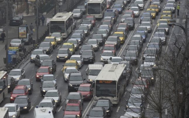 De ce este Bucurestiul capitala europeana a traficului de cosmar. Un turn ridicat acum 600 de ani e sursa haosului stradal