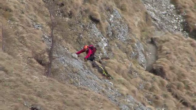 O adolescenta poloneza si-a pierdut viata in Muntii Fagaras. Tanara de 16 ani s-a lovit de stanci si a cazut intr-o rapa