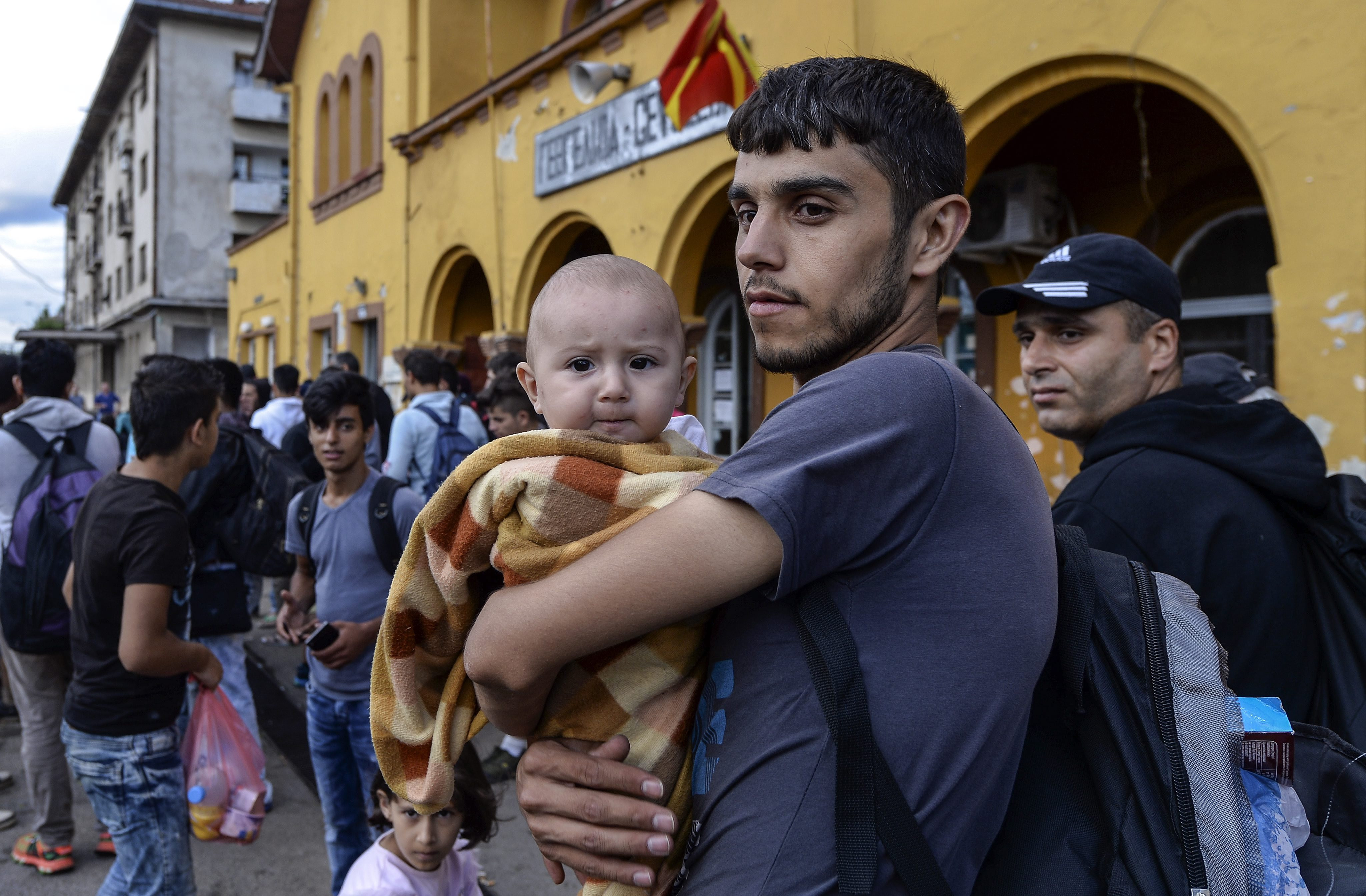 Durerea a 3000 de imigranti, blocati in "No Man's Land". Politia din Macedonia i-a atacat cu gaze lacrimogene