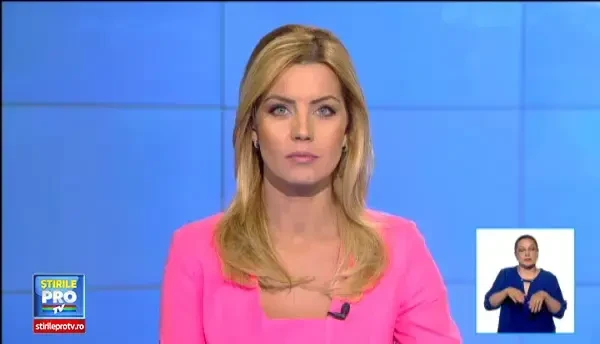 Piscina suspendata intre doua blocuri de 10 etaje, care vine la pachet cu un apartment de lux. Cum arata si cat va costa