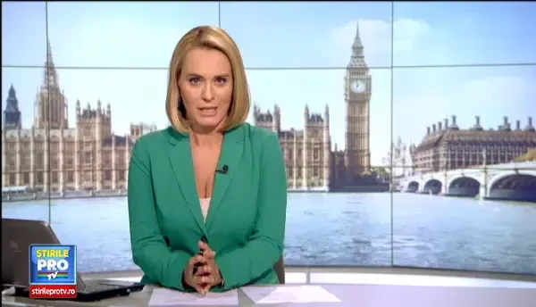 Piscina suspendata intre doua blocuri de 10 etaje, care vine la pachet cu un apartament de lux. Cum arata si cat va costa