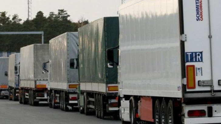 Cozi de 5 kilometri la frontiera Giurgiu-Ruse. IPJ: "O masina poate astepta si o ora trecerea granitei"