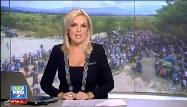 Sute de imigranti au patruns sambata in Macedonia dupa ce au rupt cordoanele politiei. Filmare realizata cu drona