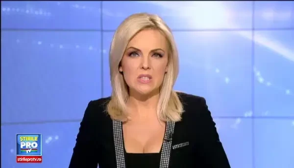 Sapte morti dupa ce un avion s-a prabusit peste cateva masini la un show in Anglia. Impactul, urmat de o explozie. VIDEO