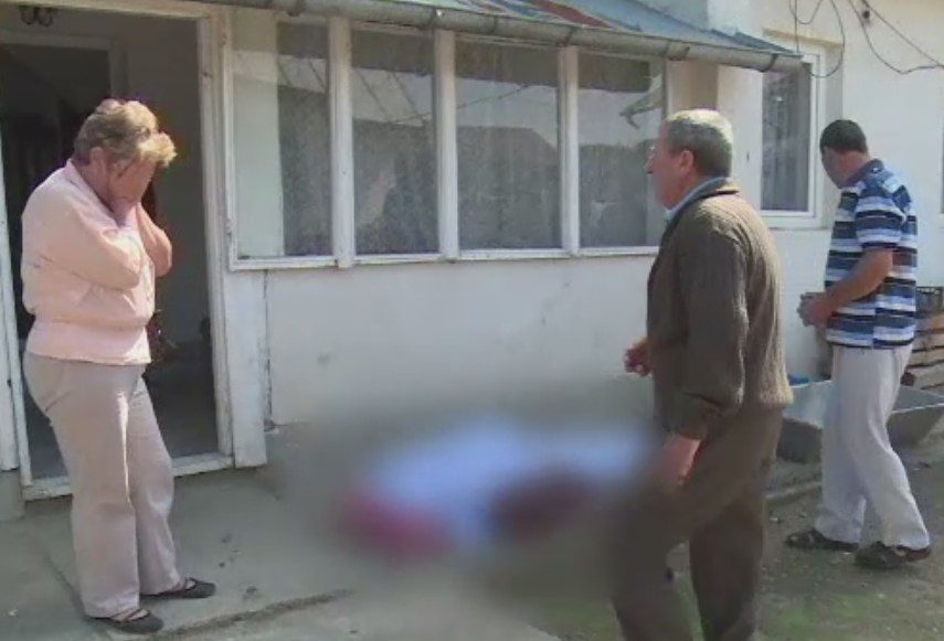 Sfarsit crunt pentru un barbat de 82 de ani din Dambovita. Taurul pe care il crestea l-a atacat in grajdul gospodariei