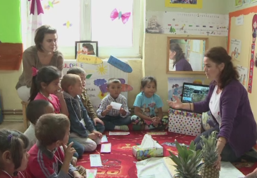 Ancheta la o gradinita din Vaslui. O educatoare ar fi lovit o fetita, dupa care i-a acoperit semnele cu fond de ten. FOTO