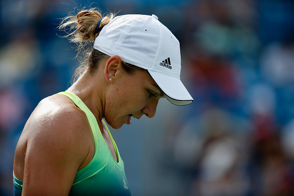 Halep a depasit 10 milioane de dolari castigati din tenis. Semifinala cu Pennetta, amanata din cauza ploii