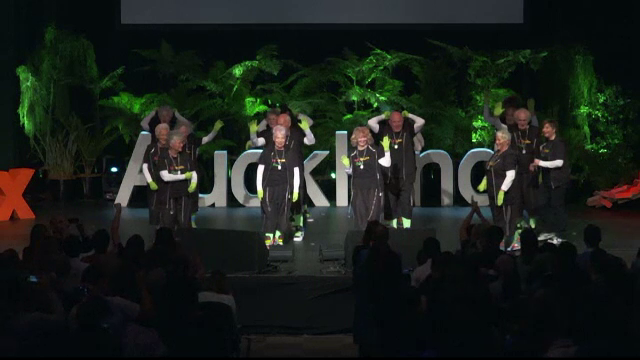 Au aproape 100 de ani, dar asta nu ii impiedica sa danseze hip-hop. "Sase sunt surzi, cinci sufera de dementa, unul este orb"