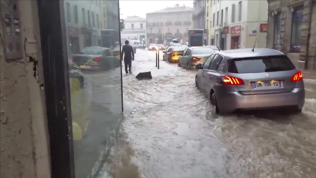 Potop in sud-estul Frantei. Doi pensionari au murit inecati si mii de localnici au fost evacuati din casele lor