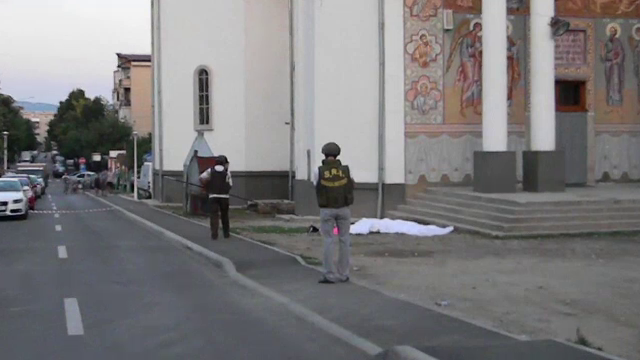 Panica provocata de o parasuta cazuta din cer pe scarile unei biserici. SRI, politisti si jandarmi au mers la fata locului