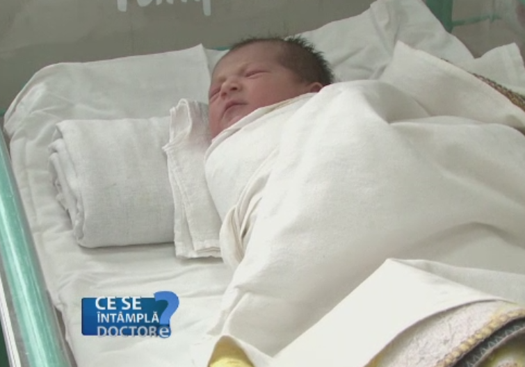 Infectiile cu rotavirusuri, extrem de frecvente la copiii mici. Recomandarile medicilor pentru un episod digestiv infectios