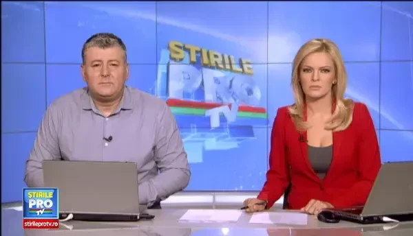 Apel disperat la 112, in Pitesti. O masina a luat foc cu proprietarul si parintii sai inauntru, inainte sa porneasca la drum