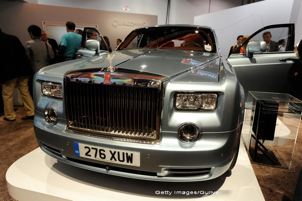 Cine sunt oamenii care detin peste 600 de masini Rolls-Royce, rezerve de petrol de trilioane dolari sau cel mai mare palat