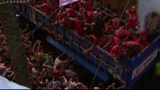 Tomatina, cea mai mare batalie cu rosii de pe planeta, a implinit 70 de ani. Cum au sarbatorit spaniolii