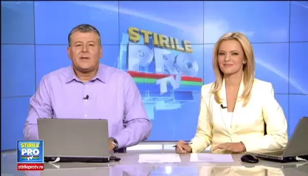 Hainele facute fara tesaturi si masini de cusut. Cat i-a luat unei creatoare de moda sa faca o colectie cu o imprimanta 3D