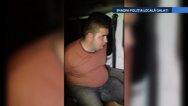 Doi tineri, de 18 ani si 23 de ani, prinsi in flagrant de politisti, in Galati. Tinerii furau motorina de la o masina