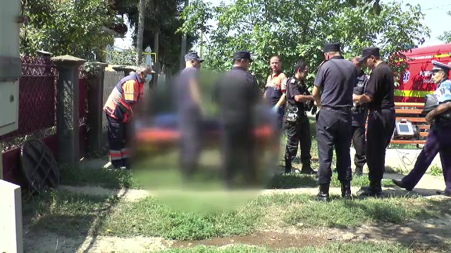 Doi muncitori din Roman au murit inecati intr-un canal, unde reparau o pompa. Cei doi ar fi lesinat din cauza gazelor