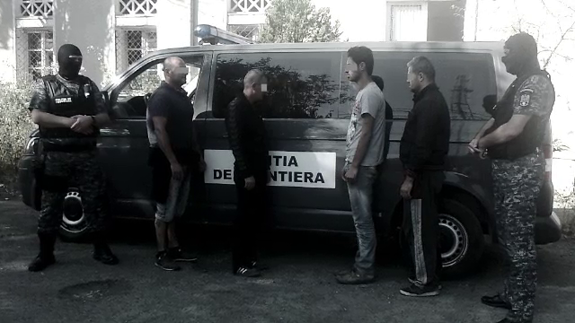 Doi sirieni, prinsi in timp ce incercau sa isi introduca ilegal rudele in tara. Au amenintat ca "vor arunca in aer Romania"