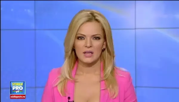 O soferita grabita a provocat un accident in Piata Unirii din Bucuresti. A ranit un taximetrist dupa ce nu i-a dat prioritate