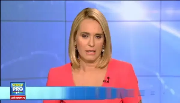 Deranjat de zvonurile cum ca ar purta mesa, Donald Trump a dovedit ca parul sau este natural. Ce a rugat-o pe o spectatoare