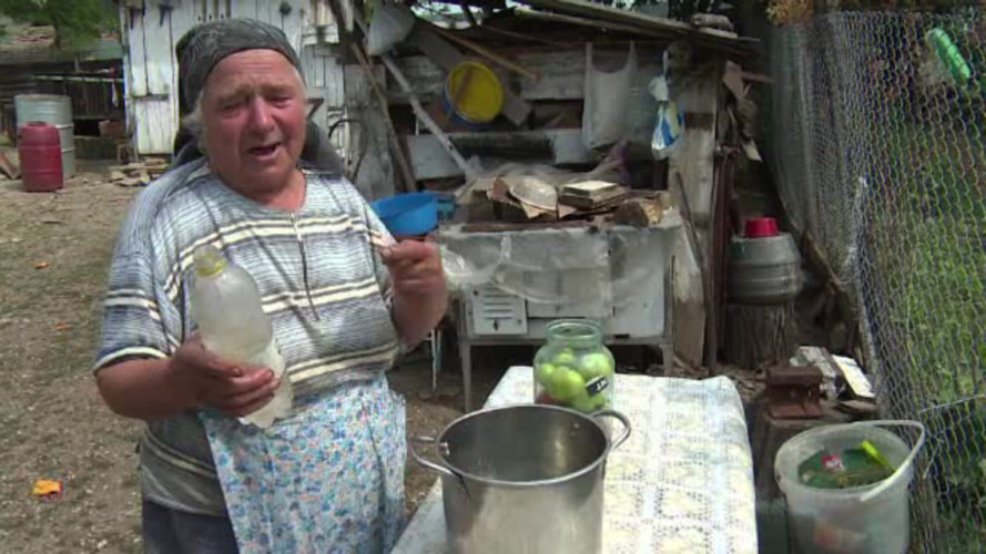 Secretul muraturilor fara sare sau conservanti, pastrat intr-un sat din Alba. Oamenii spun ca e leac pentru multe boli