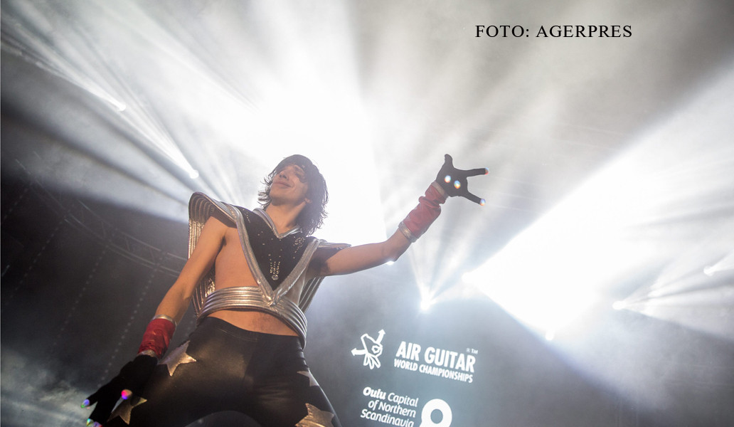 Campionatul mondial de "Air Guitar" a fost castigat de un rus. "Te porti ca un idiot in fata a mii de necunoscuti"