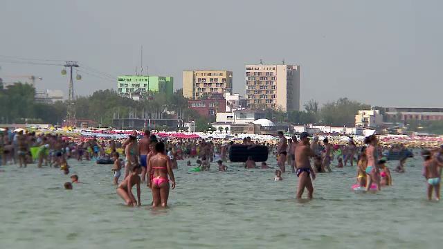 Ultimul weekend de vara pe litoral: vreme calda si preturi de pana la 50% mai mici. Cat a costat o noapte de cazare