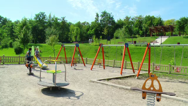 Orasul fara drumuri asfaltate si apa potabila, dar cu parc de 600.000 de euro: "Ne ducem la primarie, ne zice sa asteptam"