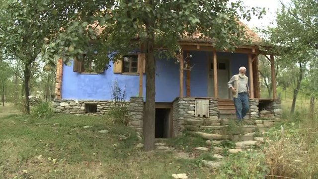 Unul dintre cei mai valorosi pictori romani alege viata simpla de la tara, pentru un vis ambitios. Povestea lui Stefan Caltia