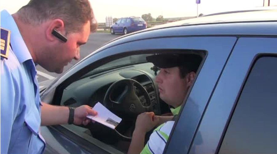 Un evadat este cautat de politia din Galati inca de sambata. Vecinii erau convinsi ca omul e la munca, in Spania