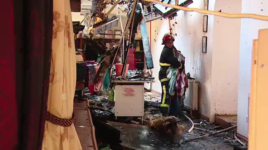 Foc urias la un magazin de perdele si covoare din Targu Mures. Pompierii nu au putut salva nimic