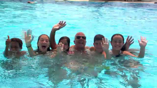 Record de turisti anul acesta pe litoral. Cati bani au cheltuit tinerii din Israel veniti la petreceri in Romania