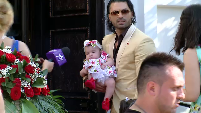 Bucurie mare in familia lui Pepe. Cantaretul si-a botezat a doua fetita, iar nasi le-au fost Andra si Catalin Maruta