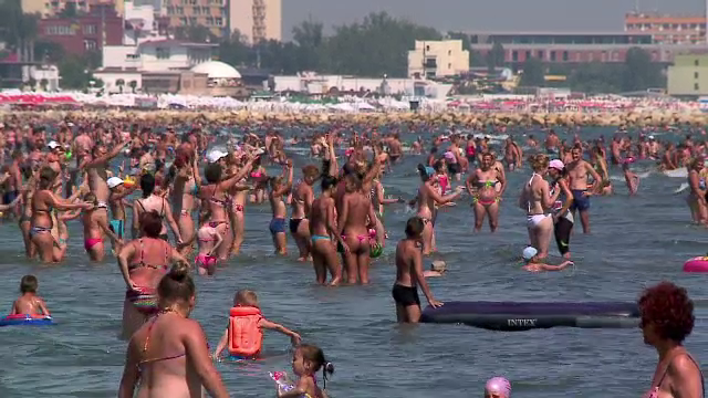 A inceput programul "Litoralul pentru toti". Cat costa un sejur de sase nopti la un hotel de 5 stele