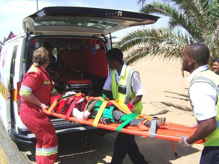 O romanca a dus modelul SMURD intr-una dintre cele mai sarace tari africane. "In afara orasului, Dumnezeu cu noi"