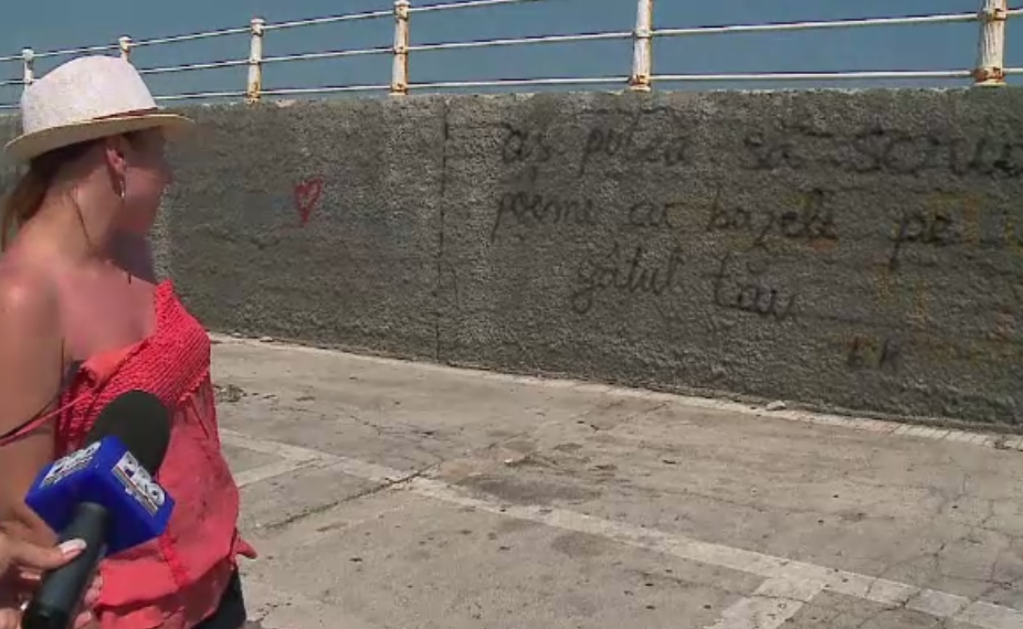 Traditia indragostitilor care vin la mare: isi lasa mesaje pe digul de la Tomis. Ce amenzi risca "poetii" amatori