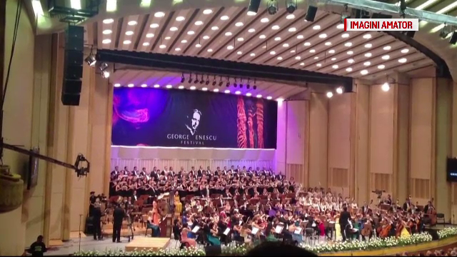Sute de oameni prezenti la deschiderea Festivalului George Enescu. Multi au fost nemultumiti de acustica Salii Palatului