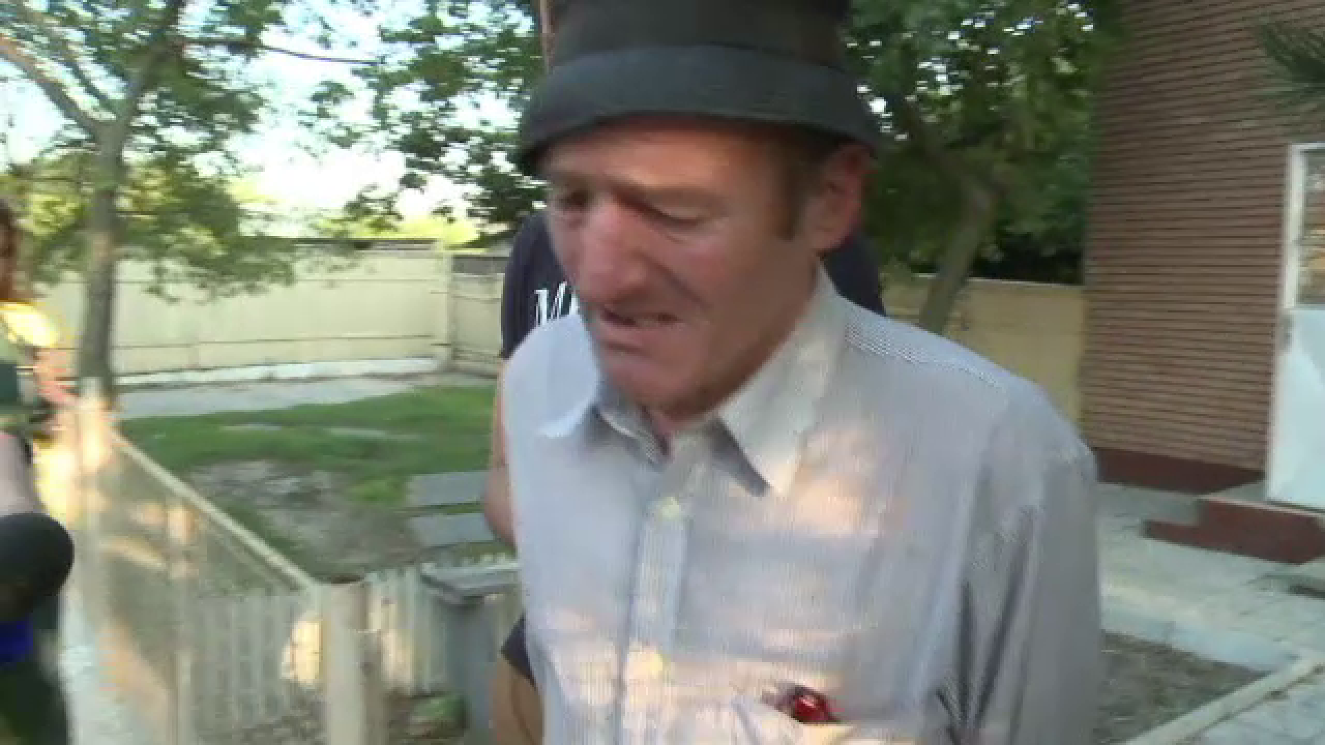 Un barbat din Vrancea si-a ucis mama, in varsta de 83 de ani, si i-a aprins o lumanare. Ce le-a spus apoi politistilor