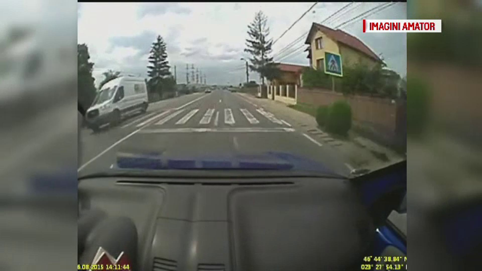 A vrut sa intoarca, dar a uitat sa se asigure. Momentul in care masina unui sofer de 71 de ani este lovita in plin